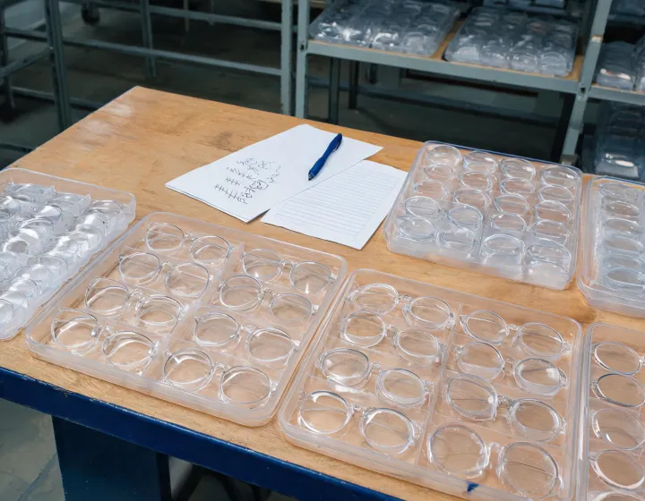 Wholesale eyeglass lenses trays with quantity and packing notes